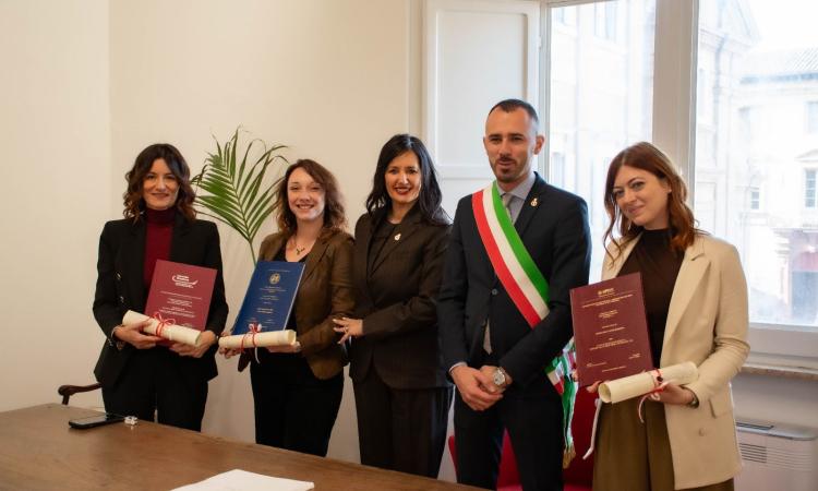 Matelica, premio di laurea "Maria Fiorella Conti": tre studentesse vincitrici per le loro tesi Matelica, premio di laurea "Maria Fiorella Conti": tre studentesse vincitrici per le loro tesi