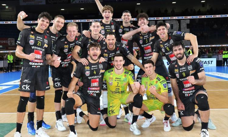 Lube, reazione dopo il primo set: 3-2 su Milano nell’ultima d’andata Lube, reazione dopo il primo set: 3-2 su Milano nell’ultima d’andata