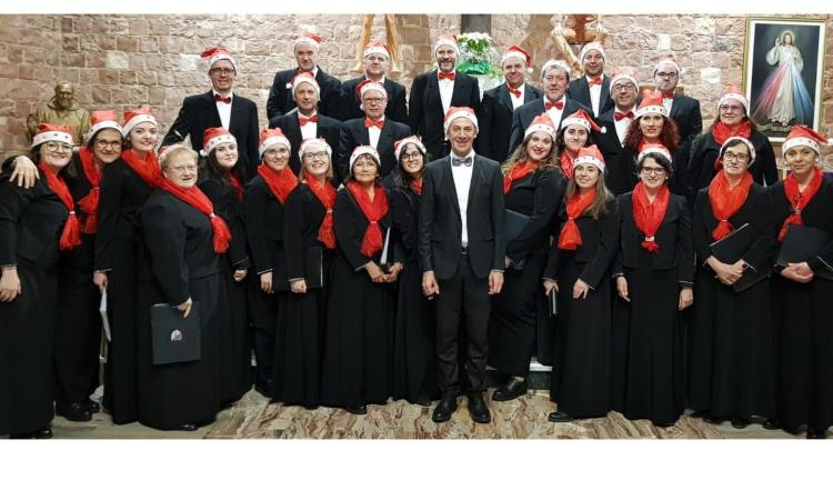 San Ginesio, note sotto l'albero: la Corale Bonagiunta porta la magia del Natale in musica San Ginesio, note sotto l'albero: la Corale Bonagiunta porta la magia del Natale in musica