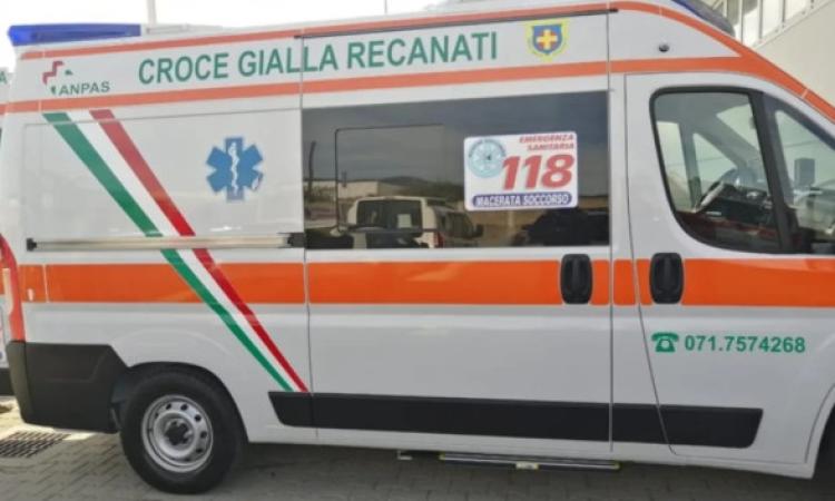 Recanati, precipita dal quarto piano di un'abitazione: ragazza di 20 anni trasportata a Torrette Recanati, precipita dal quarto piano di un'abitazione: ragazza di 20 anni trasportata a Torrette