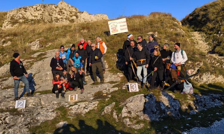 Sfida tra arcieri nel borgo storico di Elcito in memoria di Massimo Diamantini