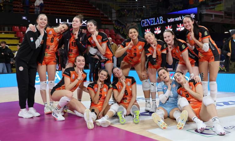 Santo Stefano porta due punti pesanti: la CBF Balducci HR espugna Perugia al tie break Santo Stefano porta due punti pesanti: la CBF Balducci HR espugna Perugia al tie break