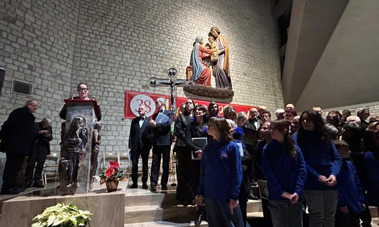 Concerto di Natale a Castelraimondo, grande successo per la 38ª edizione nella chiesa della Sacra Famiglia Concerto di Natale a Castelraimondo, grande successo per la 38ª edizione nella chiesa della Sacra Famiglia