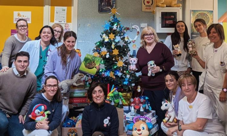 Macerata, il Rotaract Tolentino dona libri e giochi al reparto pediatria e neonatologia dell’ospedale Macerata, il Rotaract Tolentino dona libri e giochi al reparto pediatria e neonatologia dell’ospedale