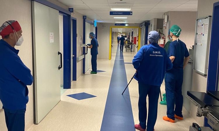Corsa contro il tempo a Torrette: intervento record salva un giovane paziente Corsa contro il tempo a Torrette: intervento record salva un giovane paziente