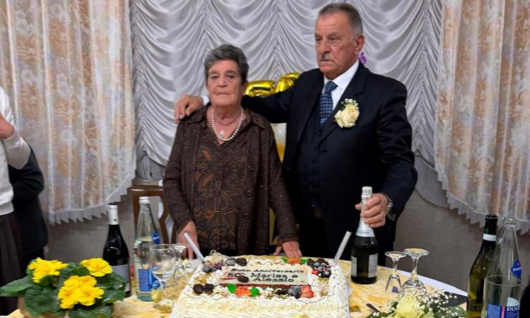 Nozze d’oro a Montecassiano: Maria Luisa Mingo e Alessio Pandolfi brindano ai 50 anni insieme