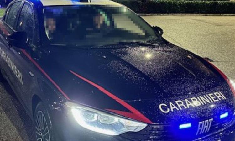 Pollenza, finto ricambio auto e raggiro al bar con la 'tecnica del resto': due denunciati per truffa