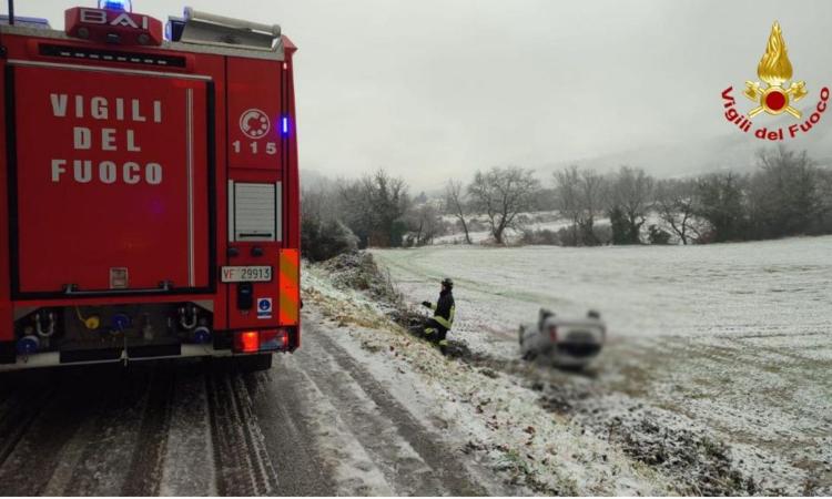 Maltempo nelle Marche: oltre 100 interventi dei Vigili del Fuoco, a Macerata 28 soccorsi per neve e alberi caduti Maltempo nelle Marche: oltre 100 interventi dei Vigili del Fuoco, a Macerata 28 soccorsi per neve e alberi caduti