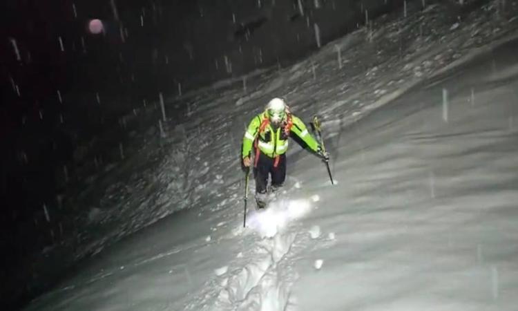 Escursionista bloccato nella bufera al Fargno: recuperato dal Soccorso Alpino tra buio, neve alta e valanghe