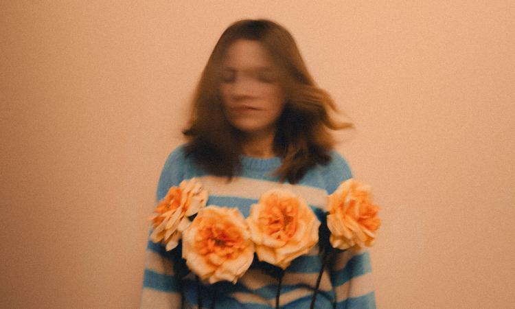 Gretel, la cantautrice di Corridonia torna con il nuovo singolo "Fiori nel Deserto" Gretel, la cantautrice di Corridonia torna con il nuovo singolo "Fiori nel Deserto"