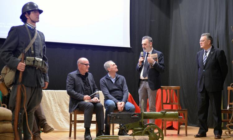 Urbisaglia, al Teatro Comunale la presentazione del libro “Oltre le trincee” Urbisaglia, al Teatro Comunale la presentazione del libro “Oltre le trincee”