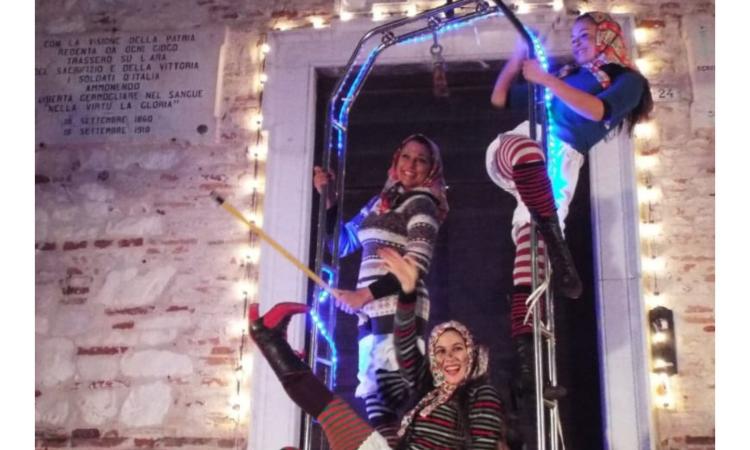 Porto Recanati, corso Matteotti si trasforma: domenica 11 gennaio lo show delle Befane Acrobate