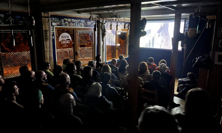 Ussita, torna "CROC Inverno": cinema e dibattiti davanti al camino del Rifugio Casali