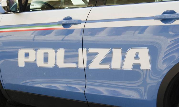 Furti nelle auto vicino agli impianti sportivi: giovane finisce ai domiciliari