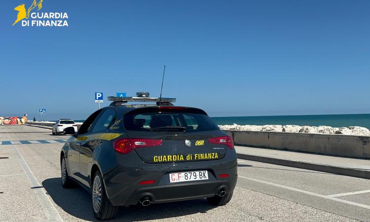 Civitanova, scoperta la "casa dello spaccio": quattro giovani finiscono ai domiciliari