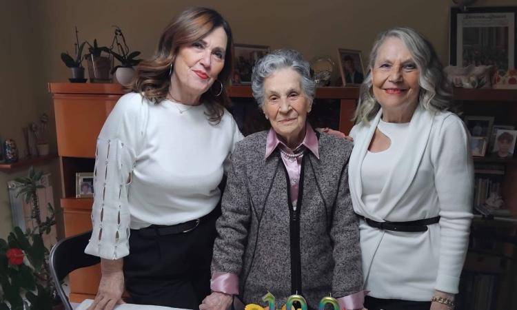 Rosa Santalucia spegne 100 candeline: è festa a Castelraimondo