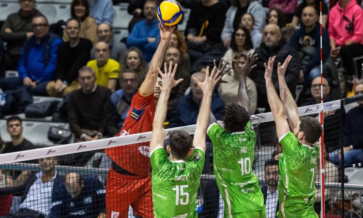 Macerata mette in dubbio la classifica, 0-3 sontuoso a Ravenna Macerata mette in dubbio la classifica, 0-3 sontuoso a Ravenna