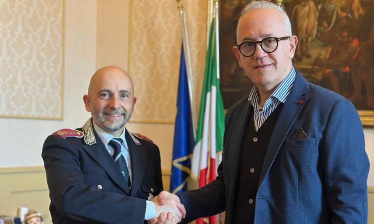 Cellulare alla guida: sanzioni +733% nel 2025, il report della Polizia Locale di Civitanova