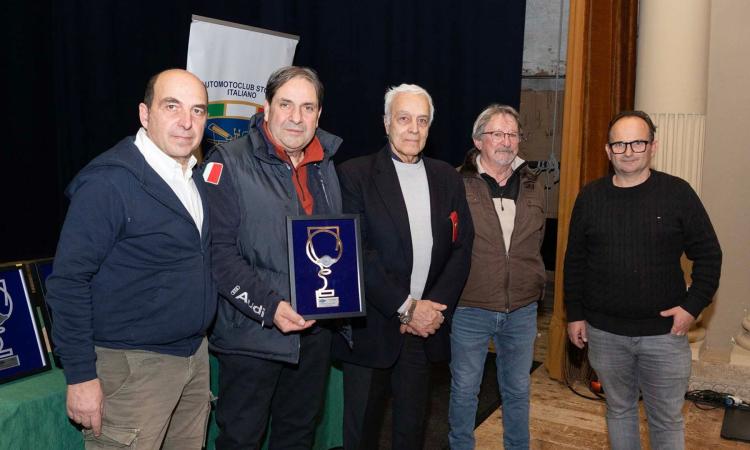 Notte d’epoca a San Severino: Pieroni domina la “240 Minuti Sotto le Stelle”