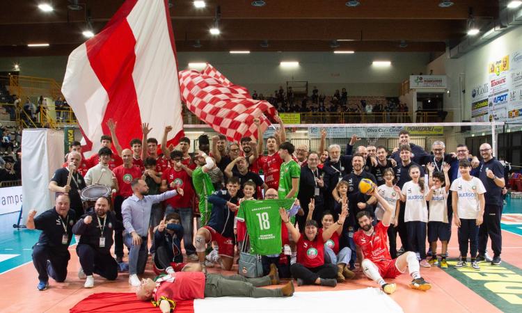Pallavolo Macerata non lascia spazio: Pineto costretta a inseguire