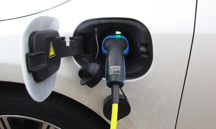 Come funziona la tecnologia Plug-in Hybrid di Lexus: vantaggi e caratteristiche