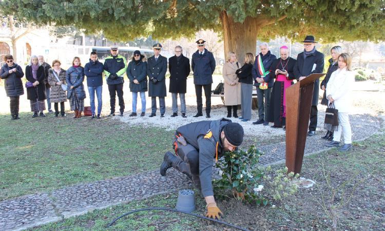 Macerata ricorda Pamela Mastropietro a otto anni dalla morte: cerimonia ai Giardini Diaz