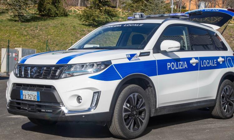 Camerino, articoli per bambini non sicuri: sequestro della Polizia Locale e multe per un negozio Camerino, articoli per bambini non sicuri: sequestro della Polizia Locale e multe per un negozio
