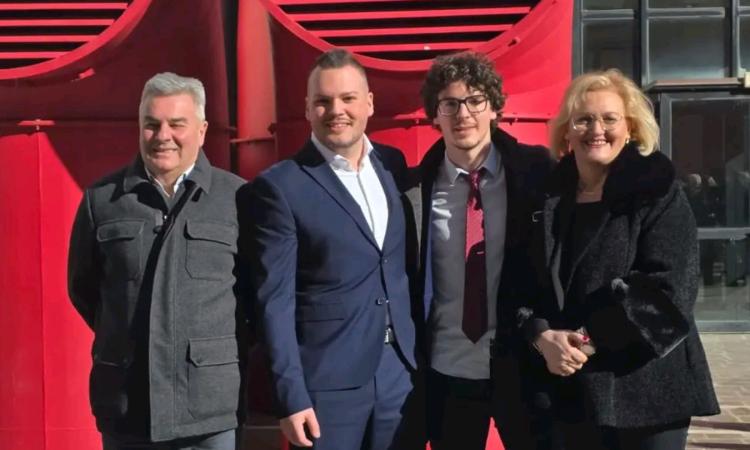 Nuovo specialista per la sanità maceratese: 50 e lode in Ortopedia per Daniele Pupilli Nuovo specialista per la sanità maceratese: 50 e lode in Ortopedia per Daniele Pupilli