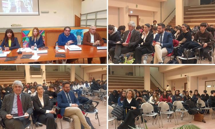 Tolentino, vecchie scarpe e palline da tennis per creare nuovi parchi gioco: i rifiuti sportivi diventano risorsa