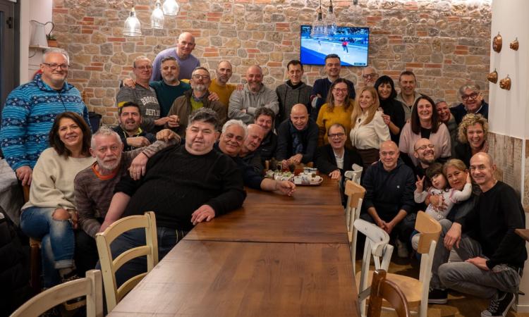 Macerata, i "ragazzi dei Cappuccini" tornano insieme: in 70 per una storica rimpatriata Macerata, i "ragazzi dei Cappuccini" tornano insieme: in 70 per una storica rimpatriata