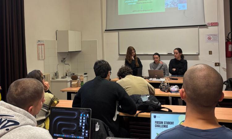Unicam vince la sfida "green": nasce FAVOclip, l’alternativa bio alla plastica Unicam vince la sfida "green": nasce FAVOclip, l’alternativa bio alla plastica