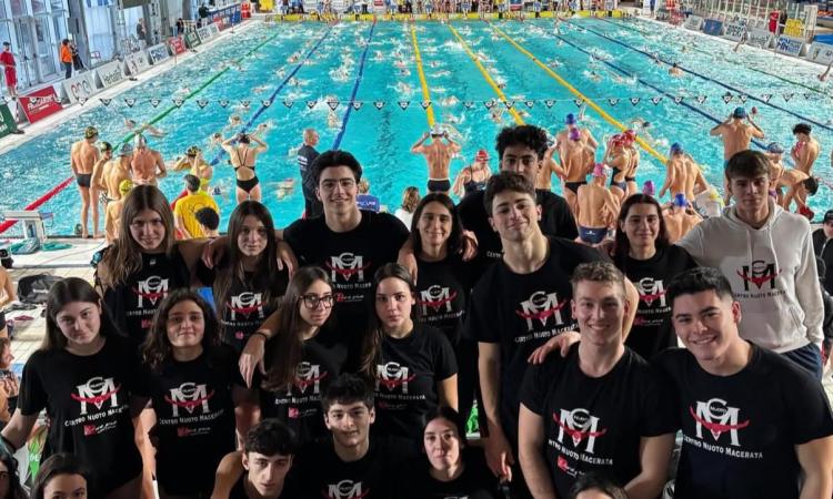 Centro Nuoto Macerata "Fior di Grano" da record: in 31 ai Campionati Italiani di Salvamento Centro Nuoto Macerata "Fior di Grano" da record: in 31 ai Campionati Italiani di Salvamento