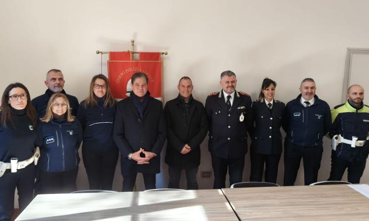 Macerata, il questore Luigi Mangino visita il Comando della polizia locale Macerata, il questore Luigi Mangino visita il Comando della polizia locale