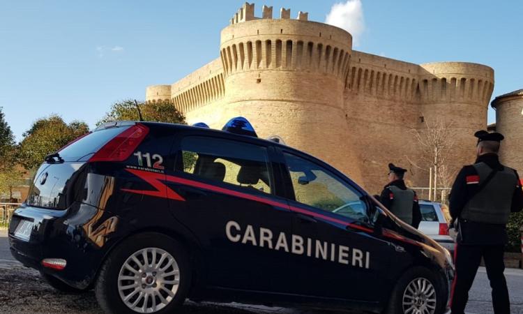 Urbisaglia, bloccati con un camion carico di mezzi agricoli rubati: due denunciati
