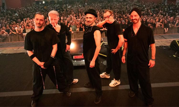 I Subsonica infiammano il Flame Festival: la band torinese ad Ancona con il tour "Terre Rare" I Subsonica infiammano il Flame Festival: la band torinese ad Ancona con il tour "Terre Rare"