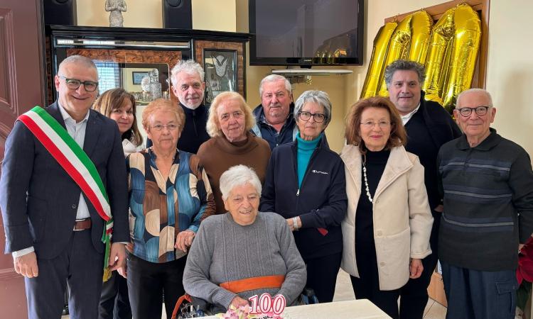 Recanati in festa, Maria Ghergo spegne 100 candeline: è la "mamma" della Sagra della Polenta