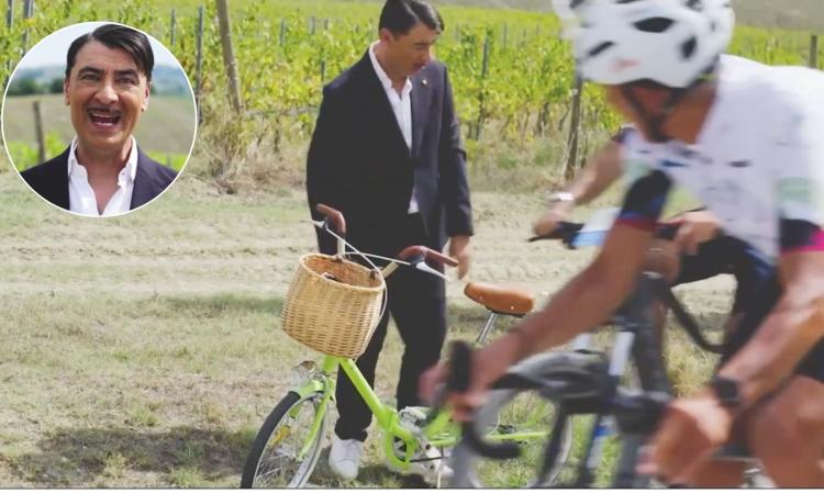 Le Marche in sella tra borghi e risate: Piero Massimo Macchini è il volto delle "Strade di Marca"