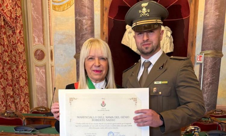 Maresciallo dell'Esercito a 24 anni: Roberto Nasso porta lo stemma di San Severino sulla sua sciabola Maresciallo dell'Esercito a 24 anni: Roberto Nasso porta lo stemma di San Severino sulla sua sciabola