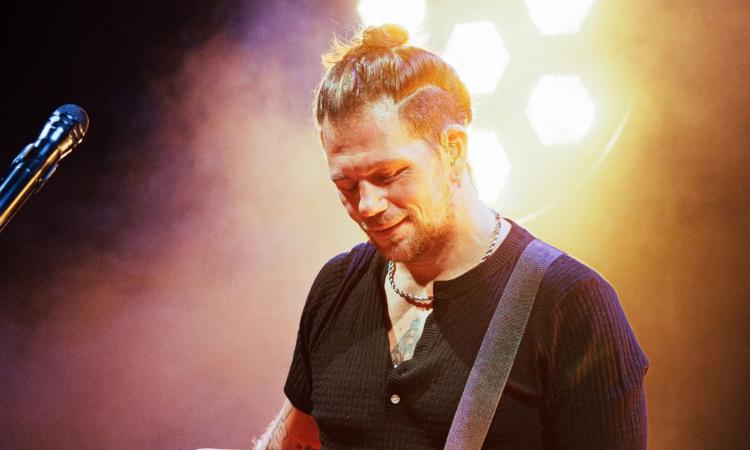 Dal palco di Sanremo a quello dell'Arena Gigli: Enrico Nigiotti in concerto a Porto Recanati