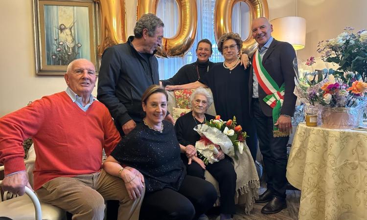 Eugenia Pigini 100 anni: "Nora" e lo storico ristorante da Dario simbolo di Scossicci Eugenia Pigini 100 anni: "Nora" e lo storico ristorante da Dario simbolo di Scossicci