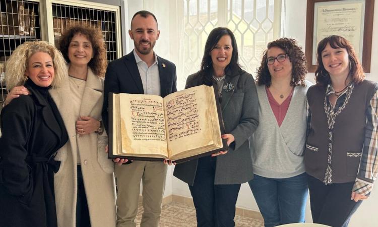 Matelica, note ritrovate: l'antico corale rientra "a casa" dopo il salvataggio Matelica, note ritrovate: l'antico corale rientra "a casa" dopo il salvataggio