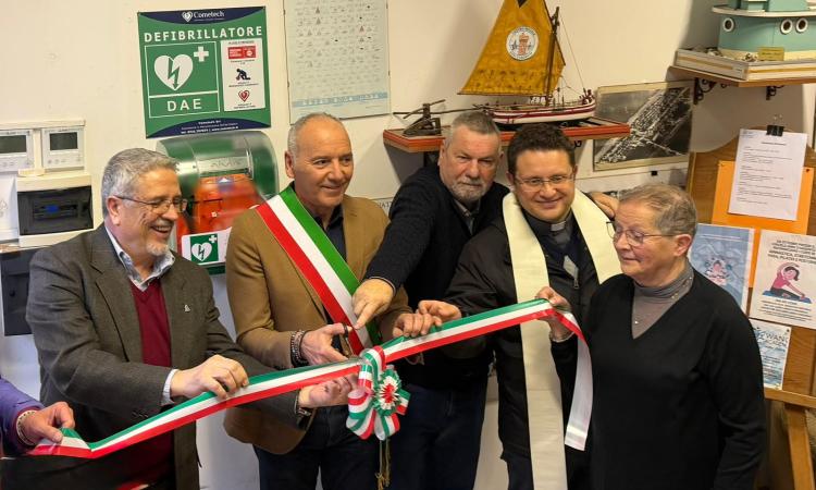 Porto Recanati cardioprotetta: inaugurato il nuovo defibrillatore salvavita Porto Recanati cardioprotetta: inaugurato il nuovo defibrillatore salvavita