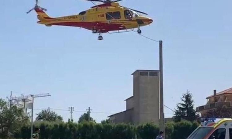 Potenza Picena, operaio cade dal tetto: trasportato a Torrette in eliambulanza