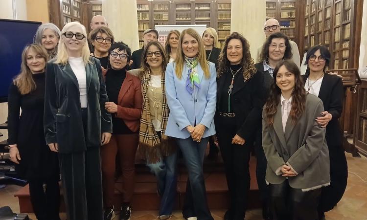 Macerata, premiate alla Sala Castiglioni le vincitrici del concorso fotografico “Sguardi di donna” Macerata, premiate alla Sala Castiglioni le vincitrici del concorso fotografico “Sguardi di donna”
