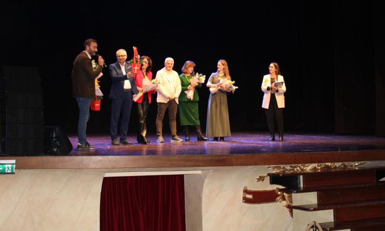 Il Persiani ride e riflette con Macchini: sold out a Recanati per il dono e la solidarietà