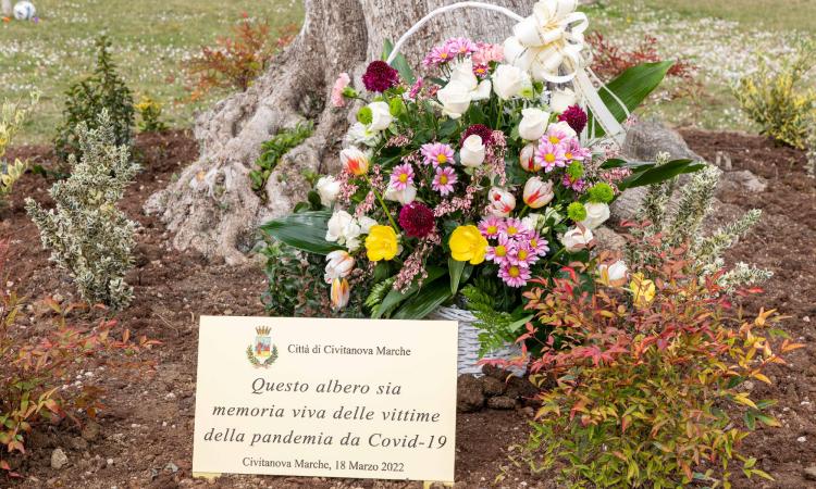 Civitanova ricorda le vittime del Coronavirus: cerimonia al parco Cecchetti