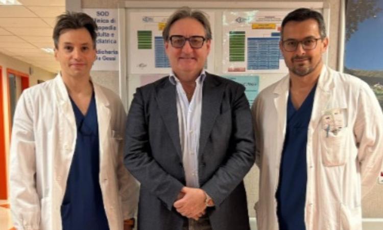 Protesi d’anca a 16 anni: intervento record all'ospedale Torrette di Ancona Protesi d’anca a 16 anni: intervento record all'ospedale Torrette di Ancona