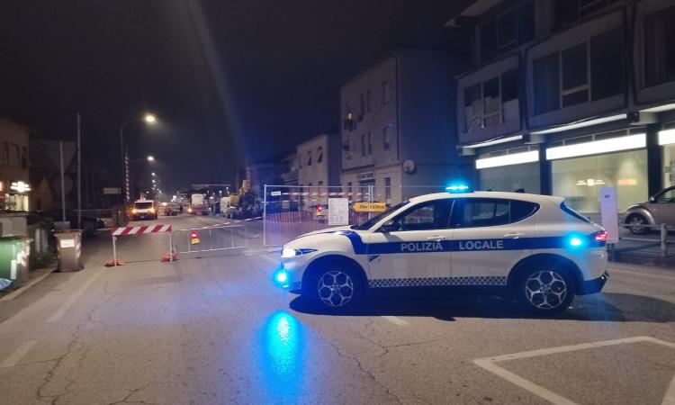 Civitanova, si ferma per un guasto ma è ubriaco e con patente falsa: denunciato automobilista