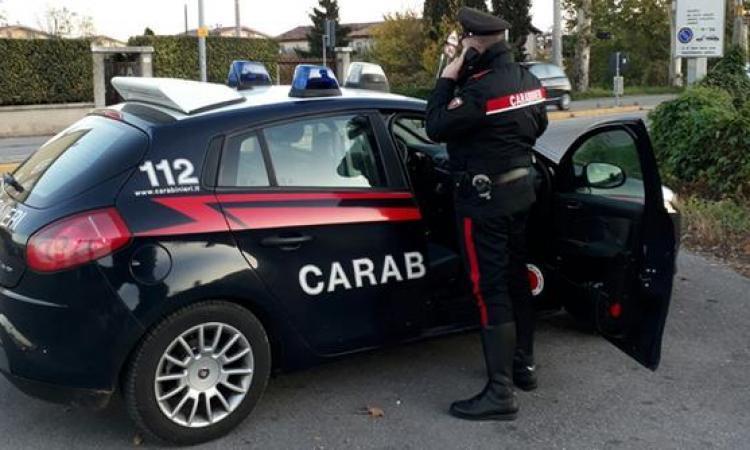 Castelraimondo, guida senza patente e documento contraffatto: denunciato 43enne