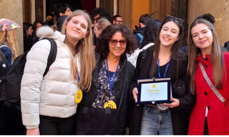 Civitanova, studentesse del “da Vinci” vincono il concorso nazionale di filosofia